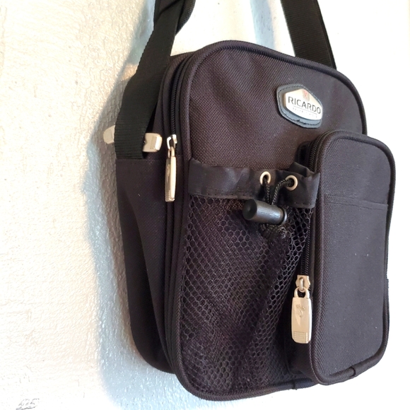 Ricardo Beverly Hills Black Canvas Travel Bag Crossbody Over the Shoulder - Picture 5 of 11